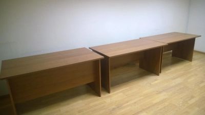 Лот: 5082494. Фото: 1. Стол офисный в Роще. Другое (офисная мебель и домашние кабинеты)