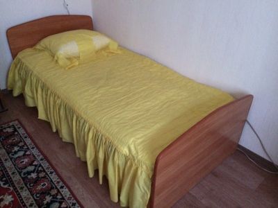 Лот: 7097363. Фото: 1. Односпальная кровать с матрасом... Кровати