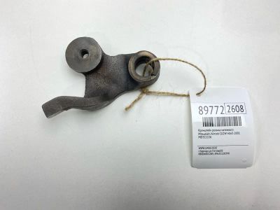 Лот: 23328972. Фото: 1. Кронштейн ролика натяжного Mitsubishi... Двигатель и элементы двигателя