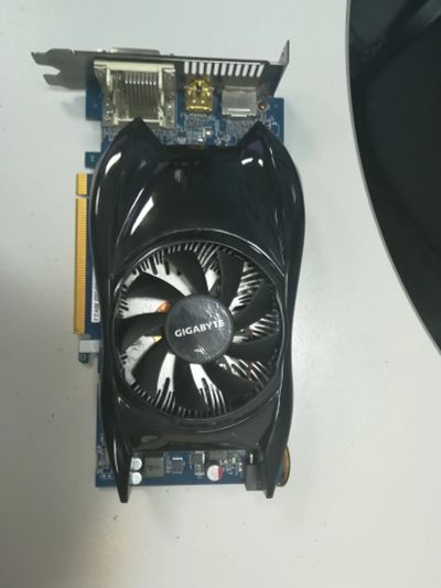 Лот: 11677781. Фото: 1. PCI-E GigaByte ATI Radeon HD5770... Видеокарты