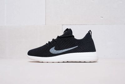 Лот: 11247956. Фото: 1. Кроссовки Nike Roshe Two Flyknit... Кеды, кроссовки, слипоны