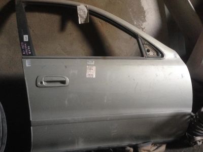 Лот: 10078488. Фото: 1. Передняя правая дверь Toyota Cresta... Кузов