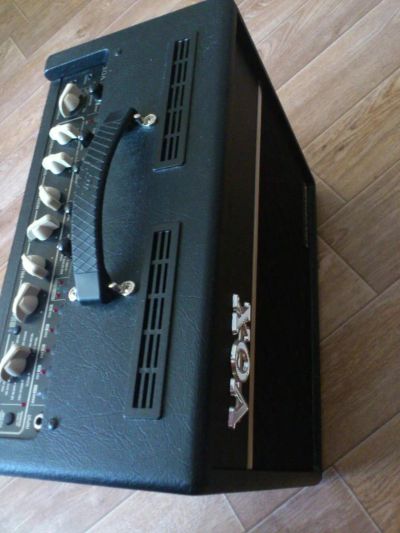 Лот: 6029713. Фото: 1. VOX VT20+ домашний зверек с кучей... Гитарные эффекты и комбоусилители
