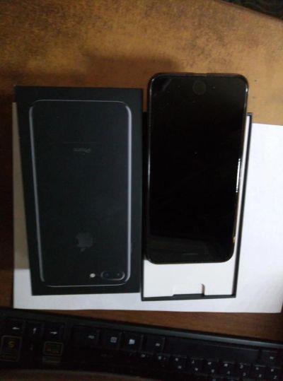 Лот: 10650995. Фото: 1. iPhone 7 plus чёрный оникс. Смартфоны