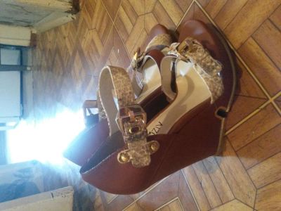 Лот: 4397632. Фото: 1. Босоножки Tango на танкетке с... Босоножки