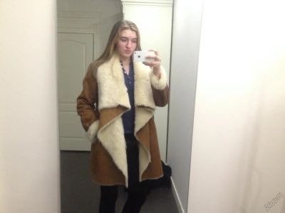 Лот: 7043882. Фото: 1. Весеннее Пальто с мехом Демисезон. Верхняя одежда