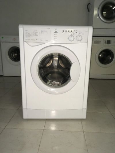 Лот: 16137710. Фото: 1. Стиральная машина Indesit WISL... Стиральные машины