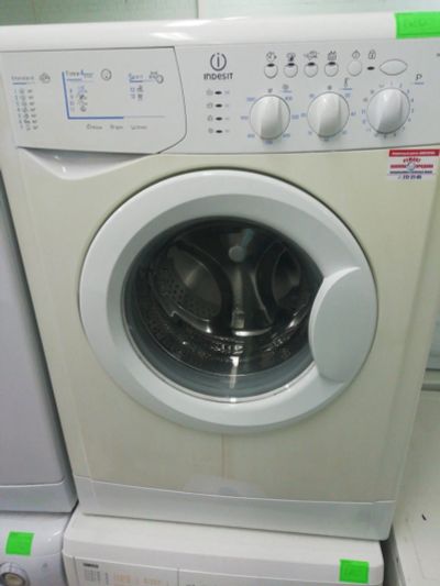 Лот: 15246882. Фото: 1. Стиральная машина Indesit WISL105X. Стиральные машины