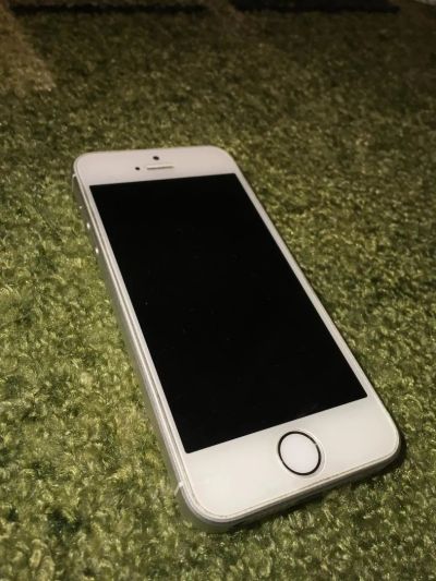 Лот: 10310047. Фото: 1. iPhone se 16гб белый. Смартфоны