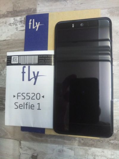 Лот: 17136354. Фото: 1. Сотовый телефон Fly FS520 selfie1... Кнопочные мобильные телефоны
