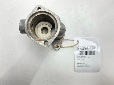 Лот: 22844955. Фото: 1. Корпус термостата Mazda Mpv 2001... Двигатель и элементы двигателя
