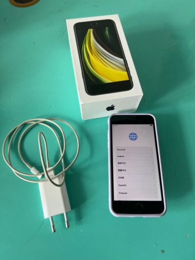 Лот: 20774723. Фото: 1. iPhone SE 2020 128gb black. Смартфоны