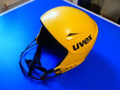 Лот: 13263373. Фото: 1. Шлем горнолыжный юниорский Uvex... Шлемы