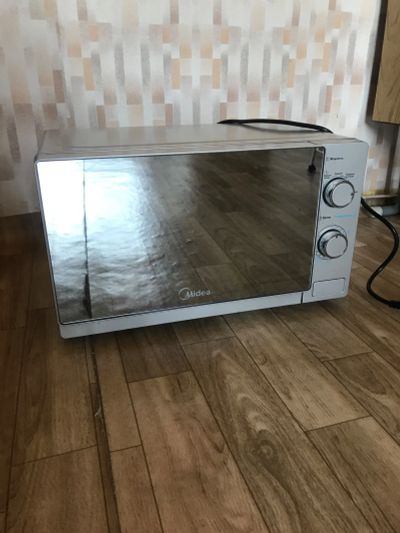 Лот: 14728454. Фото: 1. Микроволновая печь Midea. Микроволновки, мини-печи