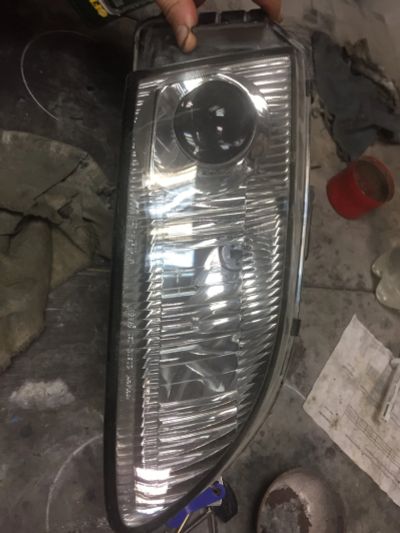 Лот: 16669385. Фото: 1. Фара Mazda 323 правая. Оптика и освещение