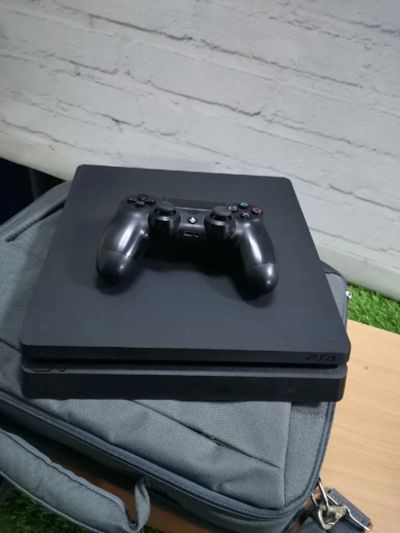 Лот: 17171685. Фото: 1. Игровая консоль PS4 PlayStation... Игровые приставки, консоли