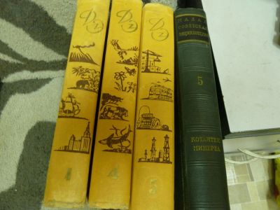 Лот: 10492603. Фото: 1. Энциклопедии 4шт.одним лотом. Энциклопедии
