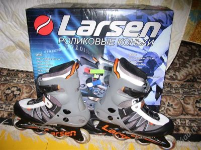Лот: 951182. Фото: 1. Ролики Larsen S 688 D 42-43. Роликовые коньки, скейтборды, самокаты