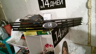 Лот: 8140817. Фото: 1. решетка приора почти новая. Кузов
