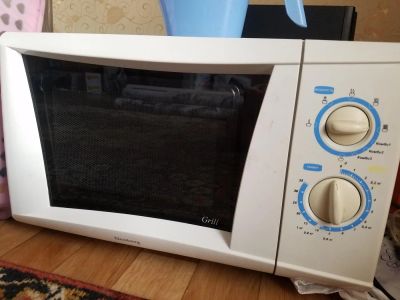 Лот: 11045001. Фото: 1. микроволновка рабочая. Нет гриля... Микроволновки, мини-печи