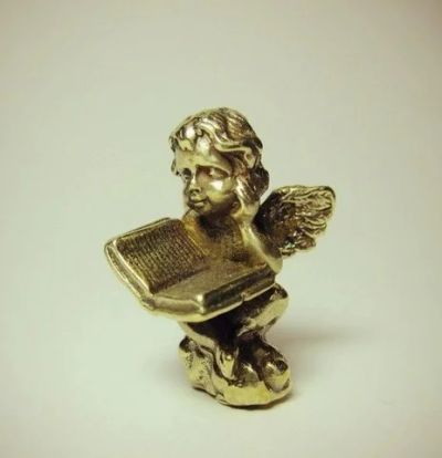 Лот: 5392087. Фото: 1. Ангел, ангелочек с книгой-фигурка... Фигурки, статуэтки