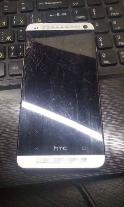 Лот: 9372378. Фото: 1. HTC One M7 PN07100 - 32GB-Серебряный... Смартфоны