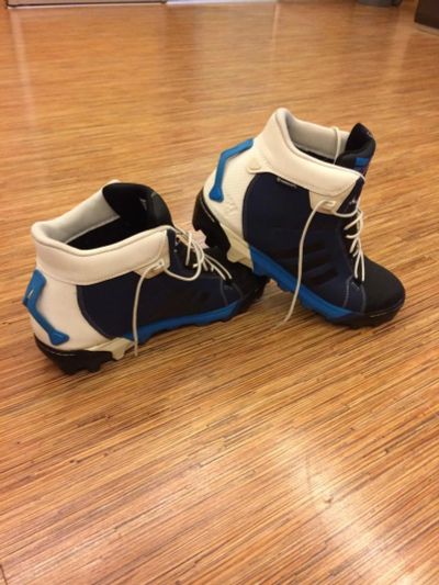 Лот: 6633423. Фото: 1. Ботинки спортивные adidas. Кеды, кроссовки, слипоны