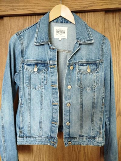 Лот: 25651279. Фото: 1. Джинсовая куртка женская Zara... Верхняя одежда