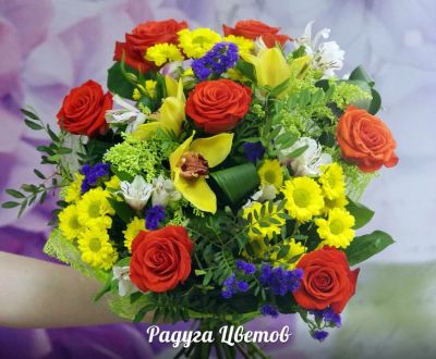 Лот: 4352282. Фото: 1. Букет с розами, хризантемой и... Свежие цветы