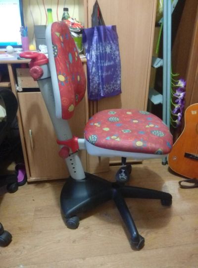Лот: 15028935. Фото: 1. Эргономичное детское кресло. Столики, стулья, парты