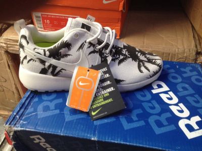Лот: 8077806. Фото: 1. Кроссовки Roshe run. Кеды, кроссовки, слипоны