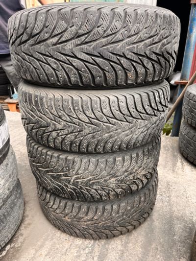 Лот: 20844421. Фото: 1. Yokohama 235/50 r19 (зимние шипованные... Шины