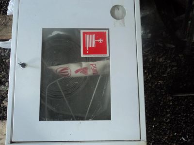 Лот: 7246090. Фото: 1. Шкаф пожарный с рукавом. Другое (спецодежда, сиз, пожарное оборудование)