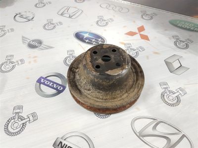 Лот: 23592304. Фото: 1. Шкив помпы Mitsubishi FUSO Canter... Двигатель и элементы двигателя