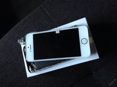 Лот: 5662460. Фото: 1. iPhone 5s 64gb золотой не показывает... Смартфоны