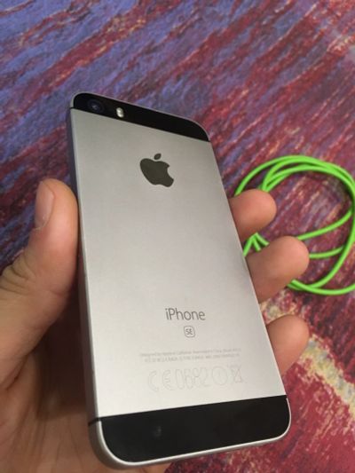 Лот: 12193526. Фото: 1. iPhone SE 32. Смартфоны