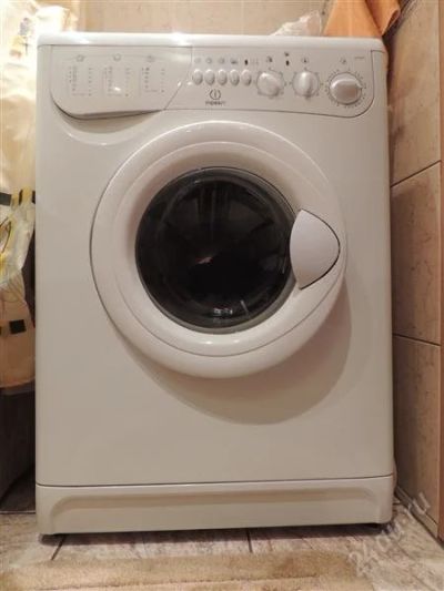 Лот: 2211061. Фото: 1. стиральная машина Indesit w105tx... Стиральные машины