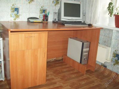 Лот: 938650. Фото: 1. Стол письменный (компьютерный). Другое (офисная мебель и домашние кабинеты)