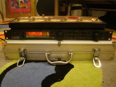 Лот: 4366328. Фото: 1. TC Electronic G-Major + midi контроллер... Гитарные эффекты и комбоусилители
