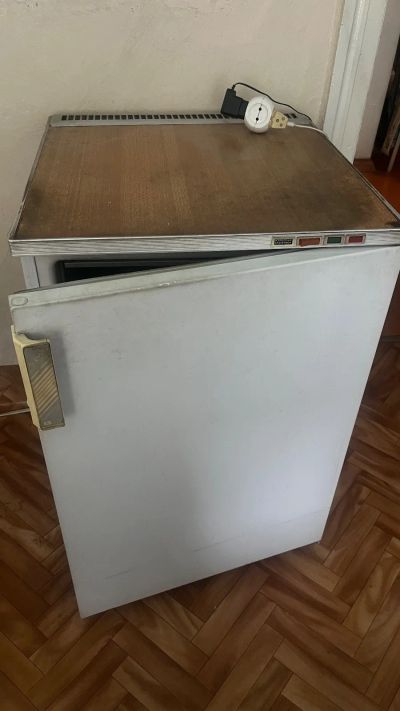 Лот: 22844589. Фото: 1. Морозилка Бирюса. Холодильники, морозильные камеры