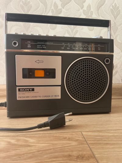 Лот: 25025334. Фото: 1. Радиоприемник Япония Sony 3 Band... Тюнеры, радиоприёмники