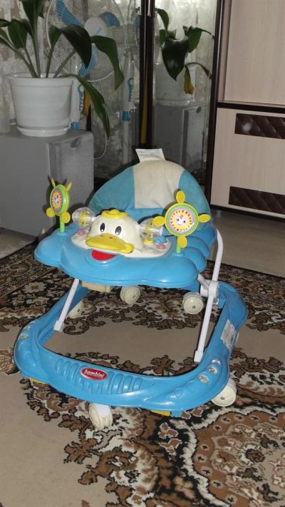 Лот: 3129880. Фото: 1. Продам ходунки голубого цвета... Ходунки, прыгунки, качели