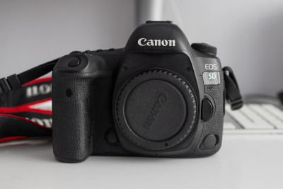 Лот: 25028819. Фото: 1. Canon eos 5D mark IV body. Цифровые беззеркальные со сменной оптикой