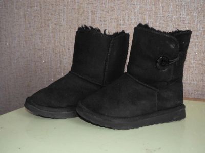 Лот: 6020951. Фото: 1. Уги зимние на девочку!!!!. Другое (обувь)