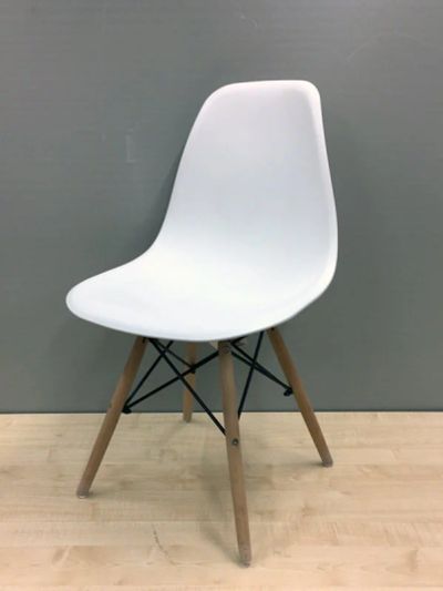 Лот: 11617302. Фото: 1. Стул Eames Style, белый. Столы, стулья, обеденные группы