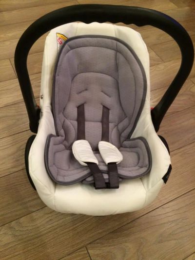 Лот: 5166575. Фото: 1. Автолюлька Zippy Tutis. Детские автокресла