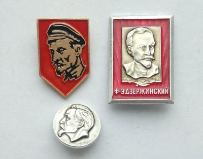 Лот: 16784540. Фото: 1. Значки Дзержинский лотом. Сувенирные