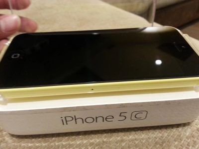 Лот: 6696414. Фото: 1. iPhone 5c 16gb yellow. Смартфоны