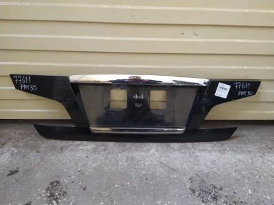 Лот: 21403813. Фото: 1. накладка крышки багажника Nissan... Двигатель и элементы двигателя