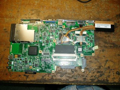 Лот: 3082563. Фото: 1. Материнка Toshiba Satellite L40-14G. Материнские платы